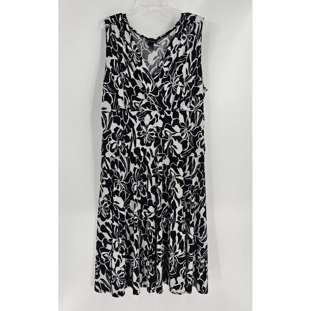 Lane Bryant Women’s Size 18/20 Sleeveless Black & White V-Neck Stretch Dress
